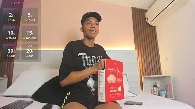 Brunette  boy online show from September 2025 03:17:01 AM