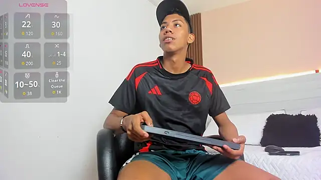 Brunette  boy online show from September 2025 11:49:02 PM