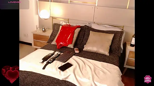 Snapshot of Lina_Montclair chatting on September 2025 07:47:01 PM Lina Montclair online show from September 2025 07:47:01 PM