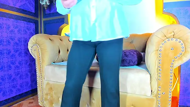 Scarlett Barnes online show from November 2025 11:43:02 AM