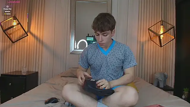 Snapshot of TaylerWhite chatting on October 2025 12:47:02 PM TaylerWhite online show from October 2025 12:47:02 PM