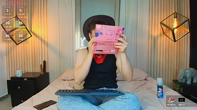 Snapshot of TaylerWhite chatting on October 2025 12:58:01 PM TaylerWhite online show from October 2025 12:58:01 PM