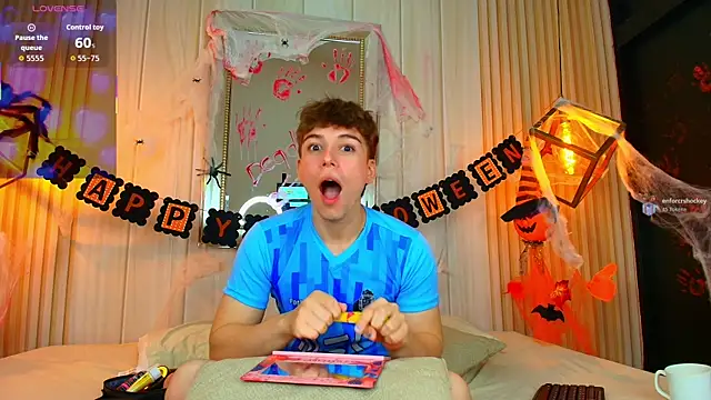 Snapshot of TaylerWhite chatting on October 2025 12:31:01 PM TaylerWhite online show from October 2025 12:31:01 PM