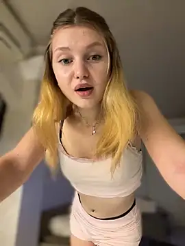 Emaline Fane online show from December 2025 06:17:01 PM