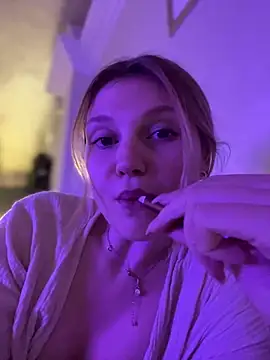 Emaline Fane online show from December 2025 06:27:01 PM