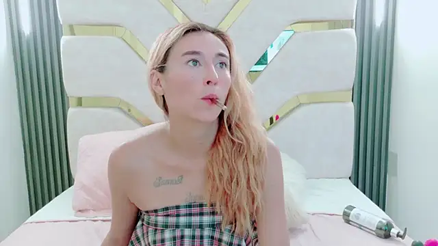 Snapshot of charlotte_phaeton chatting on October 2025 12:41:02 AM charlotte phaeton online show from October 2025 12:41:02 AM