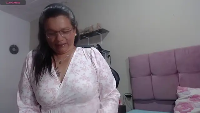 SolVegaNaciente online show from November 2025 03:06:01 AM