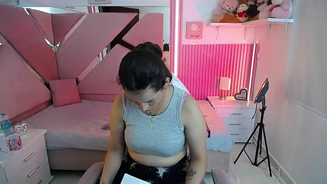 Mia garcia28 online show from November 2025 07:45:02 PM