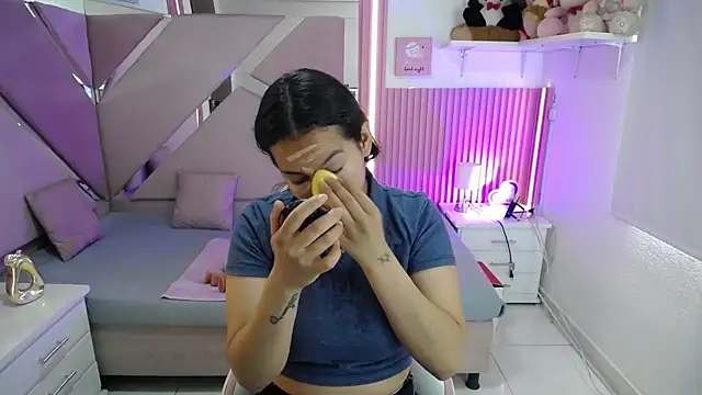 Mia garcia28 online show from July 2026 04:27:01 PM