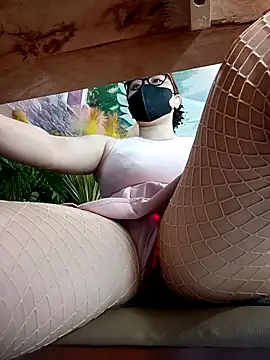 Bonnie-2k online show from November 2025 06:04:02 AM