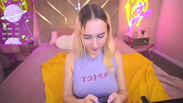 LilElfie online show from November 2025 01:55:02 PM