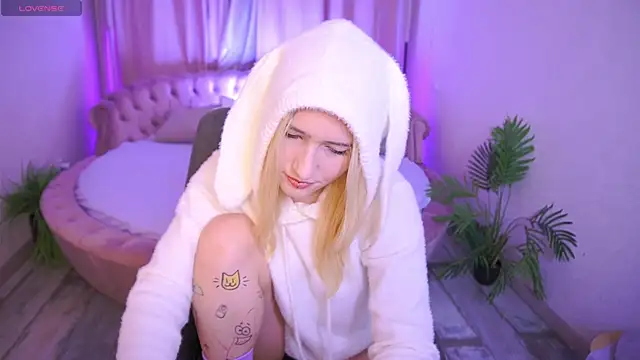 LilElfie online show from November 2025 09:26:02 AM