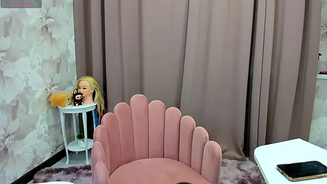 Snapshot of cute_luucy chatting on October 2025 03:40:02 AM cute luucy online show from October 2025 03:40:02 AM