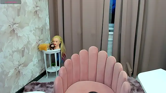 Snapshot of cute_luucy chatting on October 2025 03:18:02 AM cute luucy online show from October 2025 03:18:02 AM