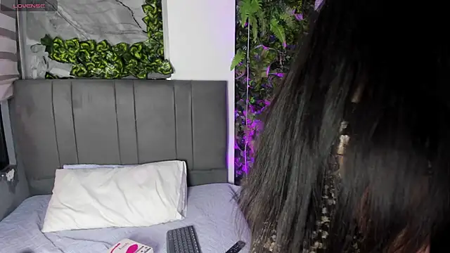 vela-kimm online show from October 2025 08:17:01 PM