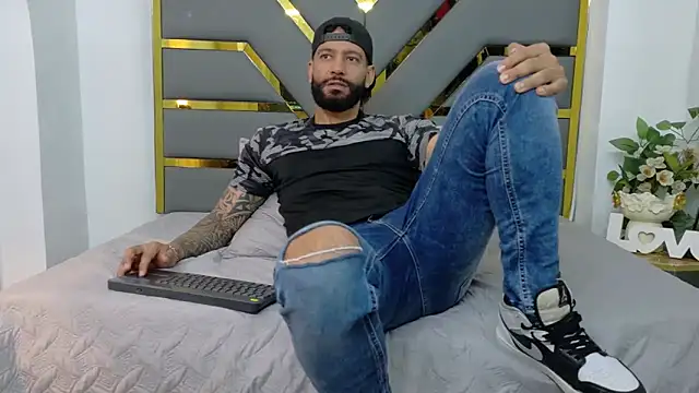 Snapshot of yorbymaxx chatting on October 2025 02:06:02 PM yorbymaxx online show from October 2025 02:06:02 PM