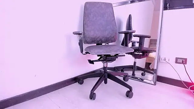 Maia 520 online show from March 2026 06:57:02 PM