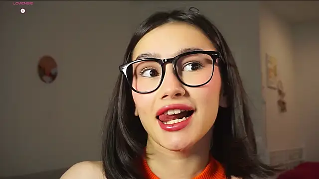 Snapshot of ViolaVow chatting on November 2025 04:03:02 AM ViolaVow online show from November 2025 04:03:02 AM