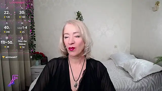 hunters woman online show from November 2025 02:06:02 PM