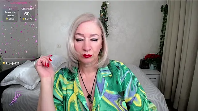 hunters woman online show from May 2026 04:36:02 PM