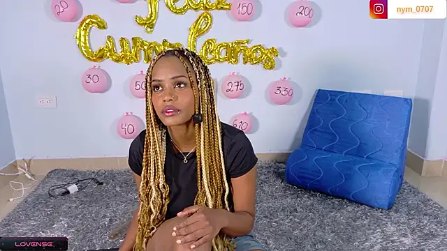 NymzieLoren online show from January 2026 06:51:02 AM