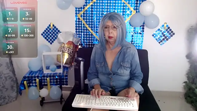 Snapshot of ruth_blue21 chatting on September 2025 02:41:01 PM ruth blue21 online show from September 2025 02:41:01 PM