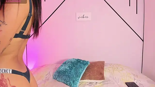 MiahCornell  online show from November 2025 08:43:01 PM