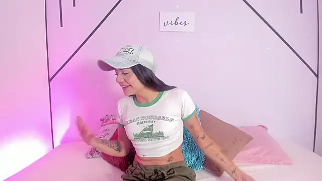 MiahCornell  online show from January 2026 07:17:01 PM