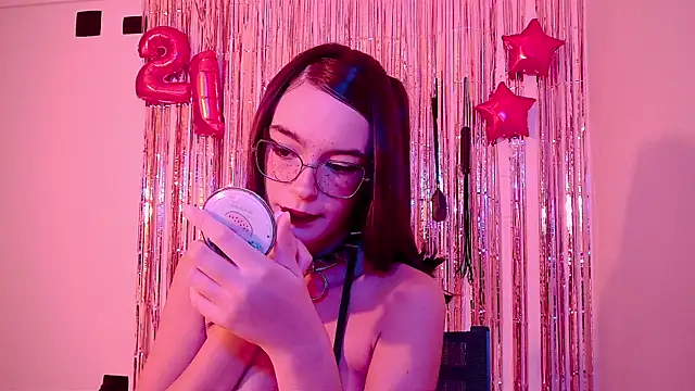 Snapshot of nina_kink chatting on June 2026 09:28:02 PM nina kink online show from June 2026 09:28:02 PM