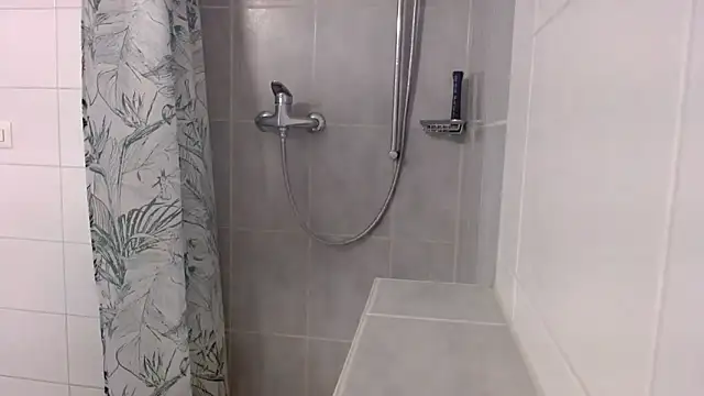 Snapshot of Hijuga chatting on September 2025 09:00:01 AM Hijuga online show from September 2025 09:00:01 AM