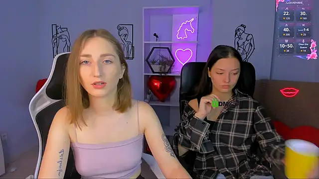 eva smiith  online show from October 2025 05:43:02 AM