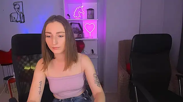 eva smiith  online show from November 2025 06:45:01 AM