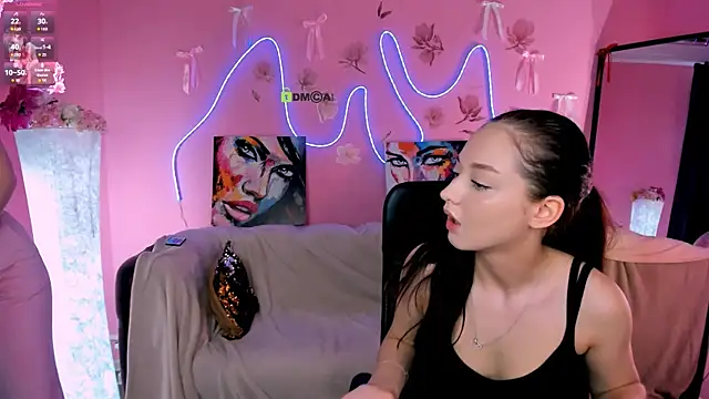 eva smiith  online show from May 2026 06:00:02 AM