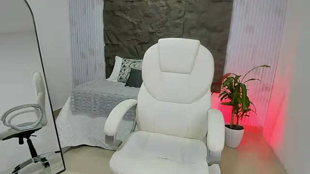 Snapshot of megann_hill_ chatting on November 2025 12:27:02 PM megann hill online show from November 2025 12:27:02 PM