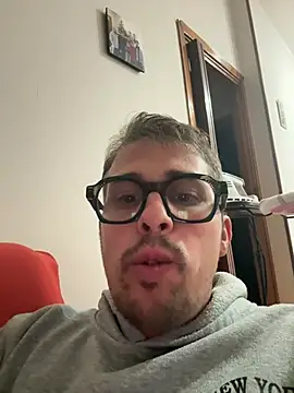 Snapshot of Cazzo1921 chatting on May 2026 09:32:01 PM Cazzo1921 online show from May 2026 09:32:01 PM