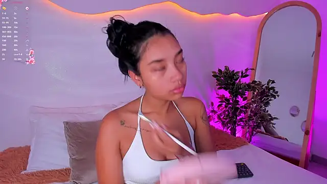 Snapshot of MissPocahontass chatting on November 2025 11:43:01 AM MissPocahontass online show from November 2025 11:43:01 AM