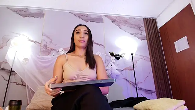 Snapshot of AlyaThompson chatting on October 2025 03:43:02 AM AlyaThompson online show from October 2025 03:43:02 AM