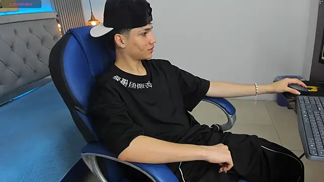 SamBlack  online show from April 2026 12:43:02 PM