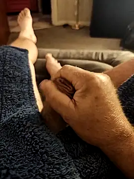 Snapshot of hubbyfun19 chatting on September 2025 06:19:02 AM hubbyfun19 online show from September 2025 06:19:02 AM