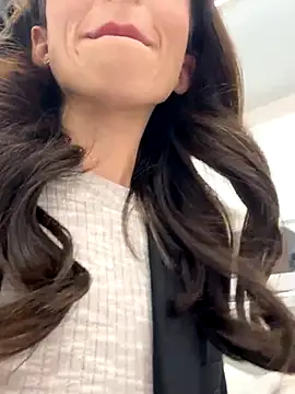 Yesmoree online show from September 2025 09:32:02 AM