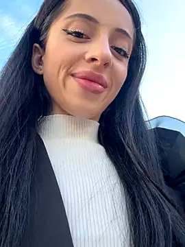 Yesmoree online show from October 2025 11:51:02 AM