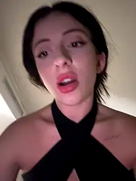 Yesmoree online show from November 2025 08:55:01 PM