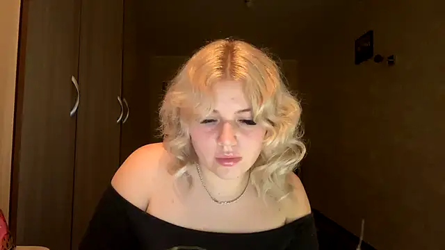 Snapshot of sunshinyflash chatting on November 2025 04:06:01 PM sunshinyflash online show from November 2025 04:06:01 PM