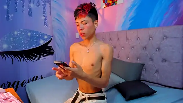 MaxiWildd online show from November 2025 01:00:02 PM