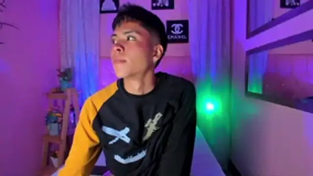 MaxiWildd online show from November 2025 01:00:02 PM