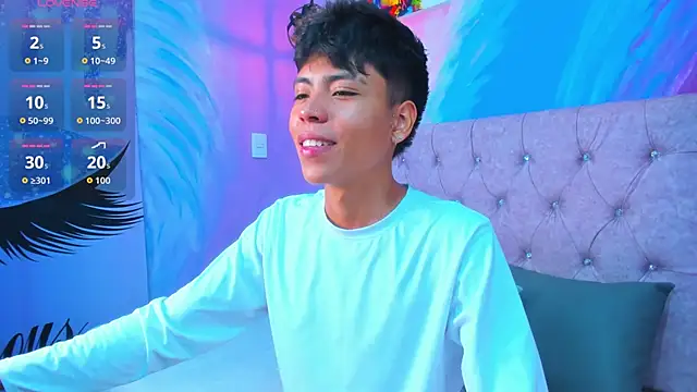 MaxiWildd online show from April 2026 01:15:01 PM