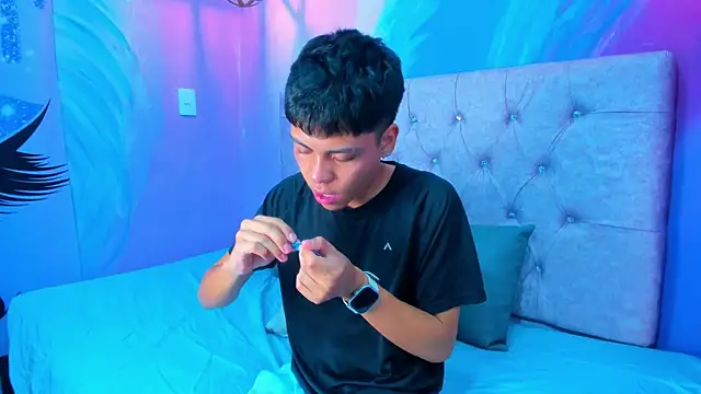 MaxiWildd online show from May 2026 01:08:02 PM