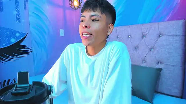 MaxiWildd online show from May 2026 01:17:02 PM