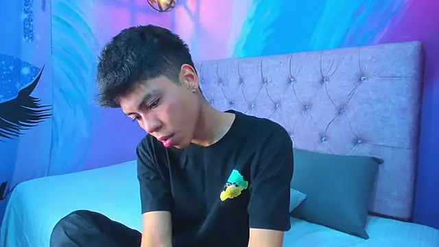 MaxiWildd online show from June 2026 01:02:01 PM