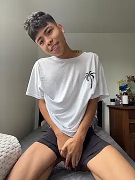 MaxiWildd online show from June 2026 12:43:01 PM